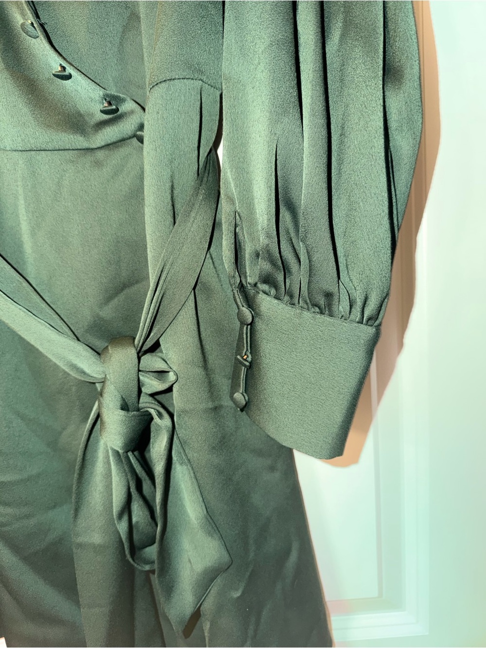 ALEXIA ADMOR Women’s Emerald Satin Wrap Dress w/ Tie Waist and Button Up Detail - Picture 4 of 8